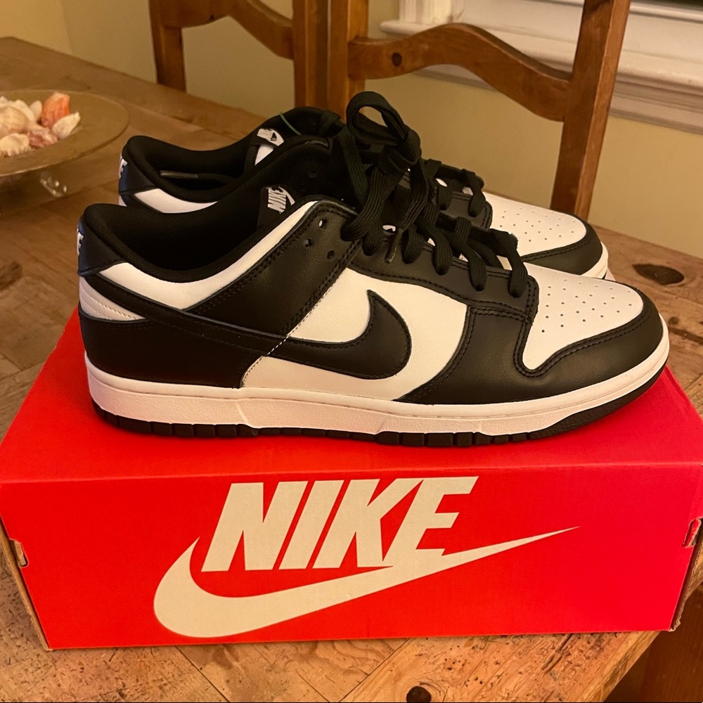 Nike dunk low Black and white. “panda” size 10